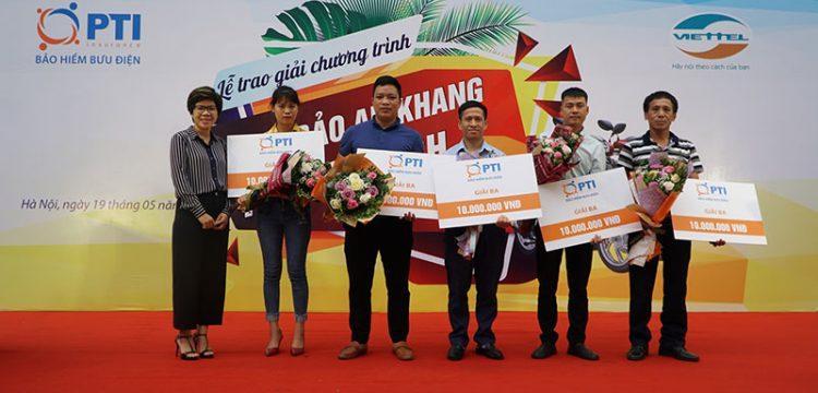 Bảo hiểm PTI trao thưởng xe máy SH cho khách hàng
