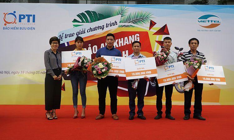 Bảo hiểm PTI trao thưởng xe máy SH cho khách hàng